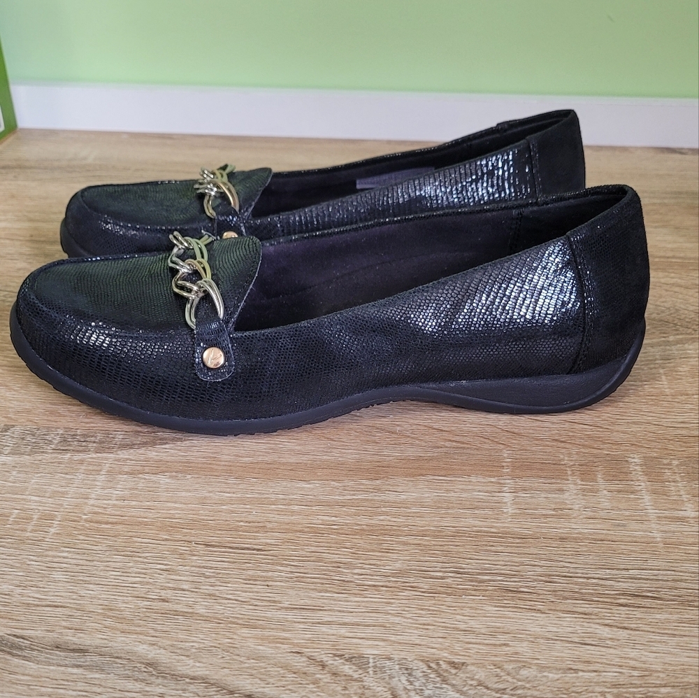 Vionic Orthaheel Loafers 9.5 EUC Gold And Silver Buckle Classic Comfortable